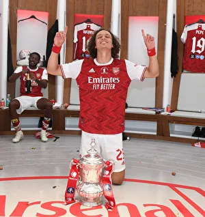 アーセナル FA cup 2020 記念フレーム Bukayo Saka Celebrates 2020 FA Cup Victory at Empty Wembley