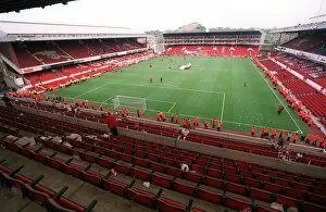 Images Dated 11th May 2006: Arsenal Stadium empties after the match and Final Salute Events