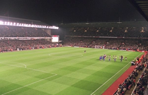 Arsenal v Manchester United 2005-6 Collection: Arsenal Stadium, the teams walk out onto the pitch, photographed from the South East corner
