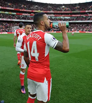 Arsenal Stars Theo Walcott and Alexis Sanchez Hydrate Before Arsenal v Middlesbrough Match, 2016-17