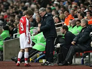 Images Dated 25th November 2008: Arsenal substitute Jack Wilshere talks with assistant