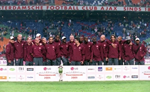 The Arsenal team celebrate winning. Arsenal 2: 1 Porto. The Amsterdam Tournament