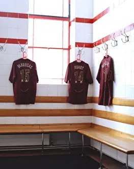Arsenal Team Huddle: Pre-Match Focus at the Home Changeroom, Highbury, London (2006)