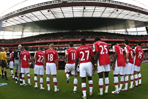 Images Dated 18th October 2008: The Arsenal team line up before the match