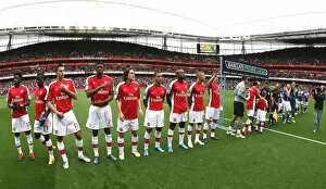 Arsenal v Birmingham City 2009-10 Collection: The Arsenal team line up before the match