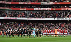Arsenal v Swansea City 2017-18 Gallery: The Arsenal team have a minutes silence before the match. Arsenal 2: 1 Swansea City