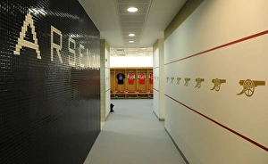Arsenal V Everton 2016-17 Prints: Arsenal: Unity in the Changing Room Before the Battle (Arsenal vs. Everton, 2016-17)