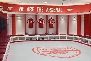 Arsenal v Liverpool 2021-22 Collection: Arsenal: Unity and Focus in the Changing Room Before the Battle against Liverpool