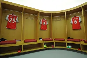 Arsenal Unity: Pre-Match Huddle in the Changing Room (Arsenal vs. Everton, 2016-17)