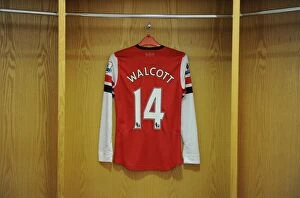 Arsenal v Aston Villa - 2012-13 Collection: Arsenal v Aston Villa - Premier League