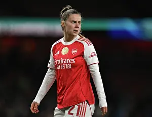 Arsenal Women V Chelsea Women - Champ Lge 2026 Prints: Arsenal v Chelsea - UEFA Women's Champions League 2025/26 Quarter-finals First Leg Arsenal v Chelsea - UEFA