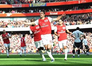 Arsenal v Tottenham 2011-12 Collection: Arsenal v Tottenham Hotspur - Premier League