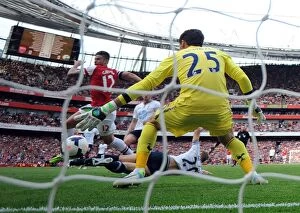 Arsenal v Tottenham Hotspur 2013-14 Collection: Arsenal v Tottenham Hotspur - Premier League