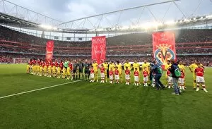 Images Dated 15th April 2009: Arsenal and Villarreal line up before the match