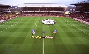 Images Dated 21st April 2006: The Arsenal and Villarreal teams line up before the match, the last floodlit match at Highbury