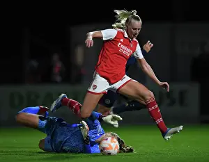 Arsenal vs Ajax: A Champions League Showdown - Blackstenius vs Kop: A Battle of Stars in Women's Football