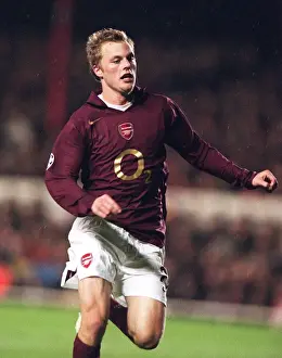 Arsenal vs Ajax: Sebastian Larsson Stalemate in UEFA Champions League Group B at Highbury, London (2005)