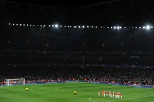 Arsenal V Bayern Munich 2015/16 Prints: Arsenal vs. Bayern Munich: Champions League Clash at Emirates Stadium (2015)