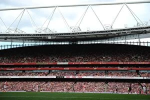Arsenal v Benfica 2014-15 Collection: Arsenal vs Benfica Clash at the Emirates Stadium: Emirates Cup 2014