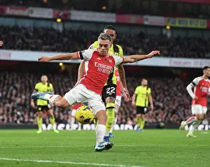 Arsenal vs Burnley: Tight Battle at Emirates Stadium - Leandro Trossard Under Pressure