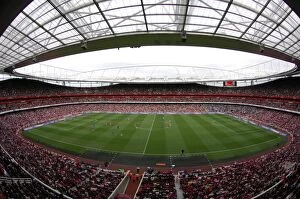 Images Dated 21st May 2007: Arsenal vs. Chelsea: 1-1 Thriller at Emirates Stadium (2007)
