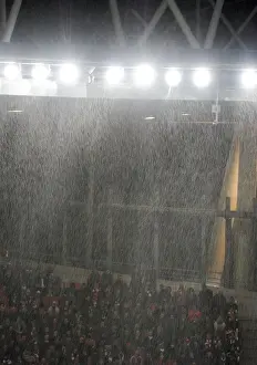 Arsenal V Chelsea 2013-14 Prints: Arsenal vs. Chelsea: Battle in the Rain - Premier League 2013-14
