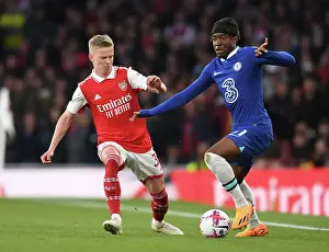 Arsenal vs. Chelsea: Intense Battle - Zinchenko Closes Down Madueke in the 2022-23 Premier League Showdown