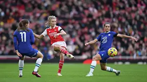 Arsenal vs. Chelsea: Leah Williamson in Action at the Emirates Stadium - FA Women's Super League 2022-23
