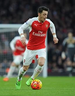 Images Dated 24th January 2016: Arsenal vs Chelsea: Mesut Ozil's Performance at the Emirates Stadium (2015-16)