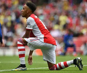 Arsenal vs Chelsea: The Minds Unite in Solidarity - Aubameyang Leads Pre-Season Kneel at Emirates Stadium