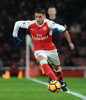 Arsenal V Crystal Palace 2016-17 Prints: Arsenal vs Crystal Palace: Alexis Sanchez in Action at the Emirates Stadium (Premier League 2016-17)