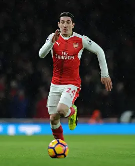 Arsenal V Crystal Palace 2016-17 Prints: Arsenal vs Crystal Palace: Hector Bellerin in Action at the Emirates Stadium (Premier League 2016-17)