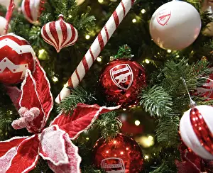 Arsenal V Juventus 2022-23 Prints: Arsenal vs Juventus: Emirates Stadium Transformed for a Christmas Showdown