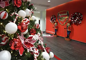 Arsenal vs Juventus: Festive Football Rivalry at Emirates Stadium (2022-23)