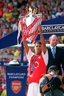 Arsenal vs Leicester City: A High-Stakes Battle at Arsenal Stadium, May 2004