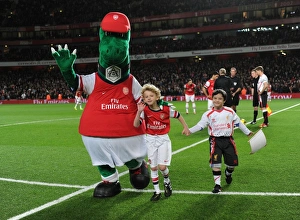 Arsenal V Liverpool 2013-14 Prints: Arsenal vs Liverpool: The Battle of the Emirates (2013-14)