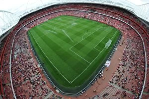 Images Dated 20th August 2011: Arsenal vs Liverpool: Premier League Clash at the Emirates