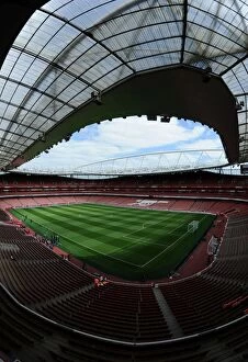 Images Dated 14th August 2016: Arsenal vs Liverpool: Premier League Showdown at Emirates Stadium (2016-17)