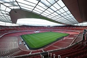Images Dated 20th August 2011: Arsenal vs Liverpool: Premier League Showdown at Emirates Stadium