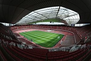 Images Dated 14th August 2016: Arsenal vs Liverpool Showdown: 2016-17 Premier League Clash at Emirates Stadium