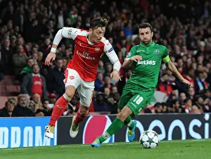 Arsenal vs Ludogorets: Ozil Takes on Dyakov in 2016-17 Champions League Clash