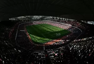 Images Dated 2nd April 2017: Arsenal vs Manchester City: Emirates Battle, Premier League 2016-17