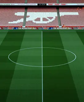 Arsenal V Manchester City 2016-17 Prints: Arsenal vs Manchester City: Premier League Clash at Emirages Stadium (2016-17)