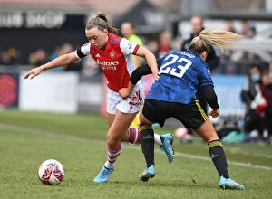 Images Dated 5th February 2022: Arsenal vs Manchester United: Clash in the FA WSL - McCabe vs Russo Battle
