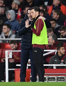 Arsenal v Manchester United FA Cup 2018-19 Collection: Arsenal vs Manchester United: Emery Coaches Ozil in FA Cup Clash