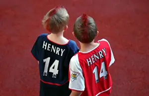 Arsenal vs Manchester United: Passionate Fans at Arsenal Stadium, 2003
