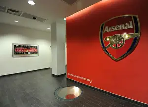 Arsenal V Manchester United 2014-15 Prints: Arsenal vs Manchester United: Players Dramatic Entrance at Emirates Stadium (2014-15)