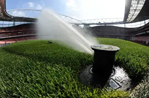 Arsenal vs Manchester United: Premier League Showdown (2015/16) - The Pitched Battle: Arsenal's Soaking Surprise