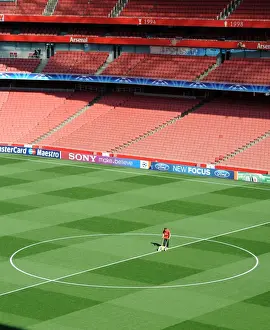 Arsenal V Olympiacos 2011-12 Prints: Arsenal vs Olympiacos: Paul Ashcroft Prepares Emirates Stadium Pitch for UCL Clash (Arsenal 2:1)