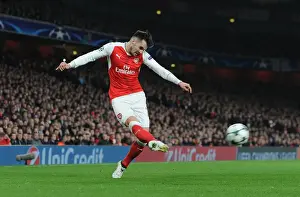 Arsenal V Paris Saint-Germain 2016-17 Prints: Arsenal vs Paris Saint-Germain: Champions League Clash at Emirates Stadium (2016-17)